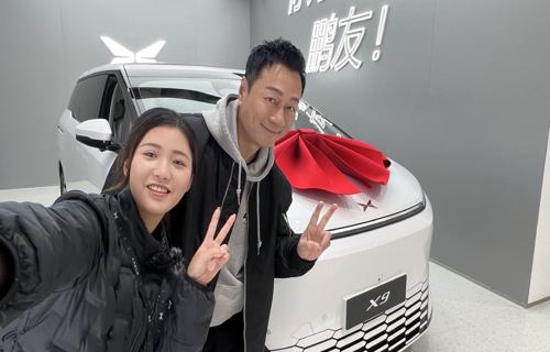 卡姿兰美妆新品发布鎏金岁月七色眼影盘迎接假日美好时光