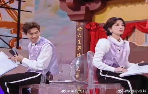 他们鼓励她追求自己的梦想让她勇敢地面对生活中的挑战正是这样的家庭氛围培养了她坚韧不拔的性格和对艺术的