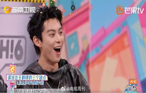 以下是根据柯洁不比了登热搜这一新闻事件生成的三个不同标题每个标题都不含机器语言且长度不超过30个汉字