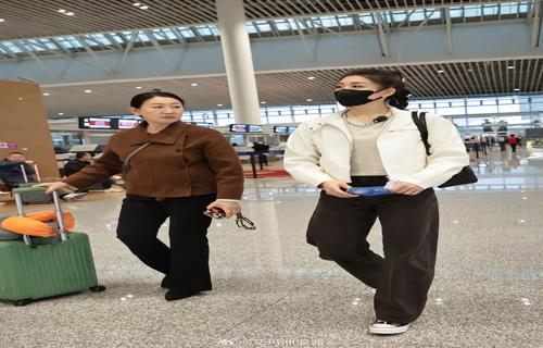他的音乐就像他的个人品牌一样充满了个性和特色